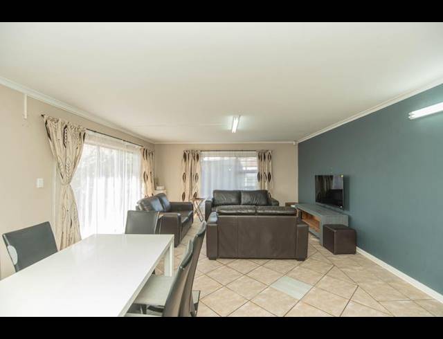5 BEDROOM HOUSE FOR SALE IN BLUEWATER BAY